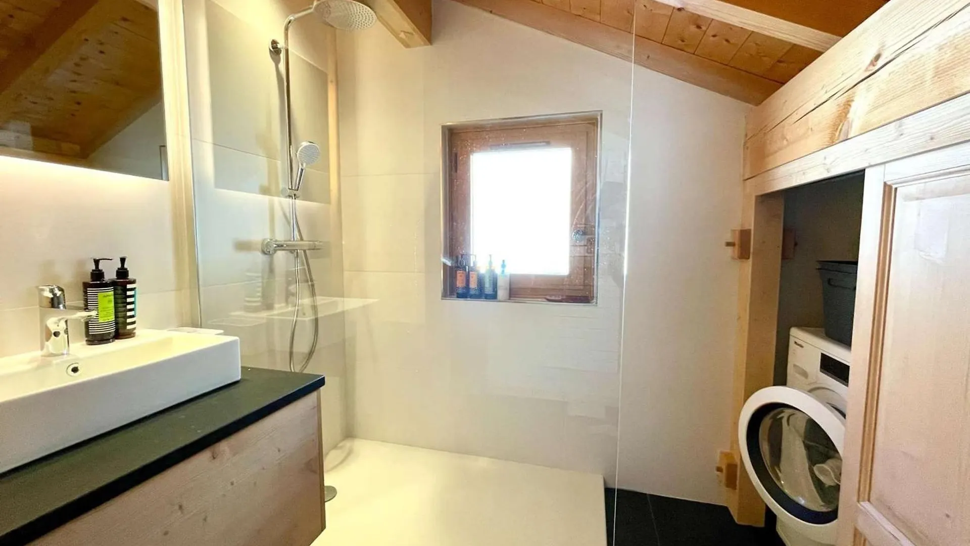 Chalet Renove Pour 10 Personnes Au Chinaillon Avec Bain Nordique - Fr-1-458-218 Le Grand-Bornand 0*,  France
